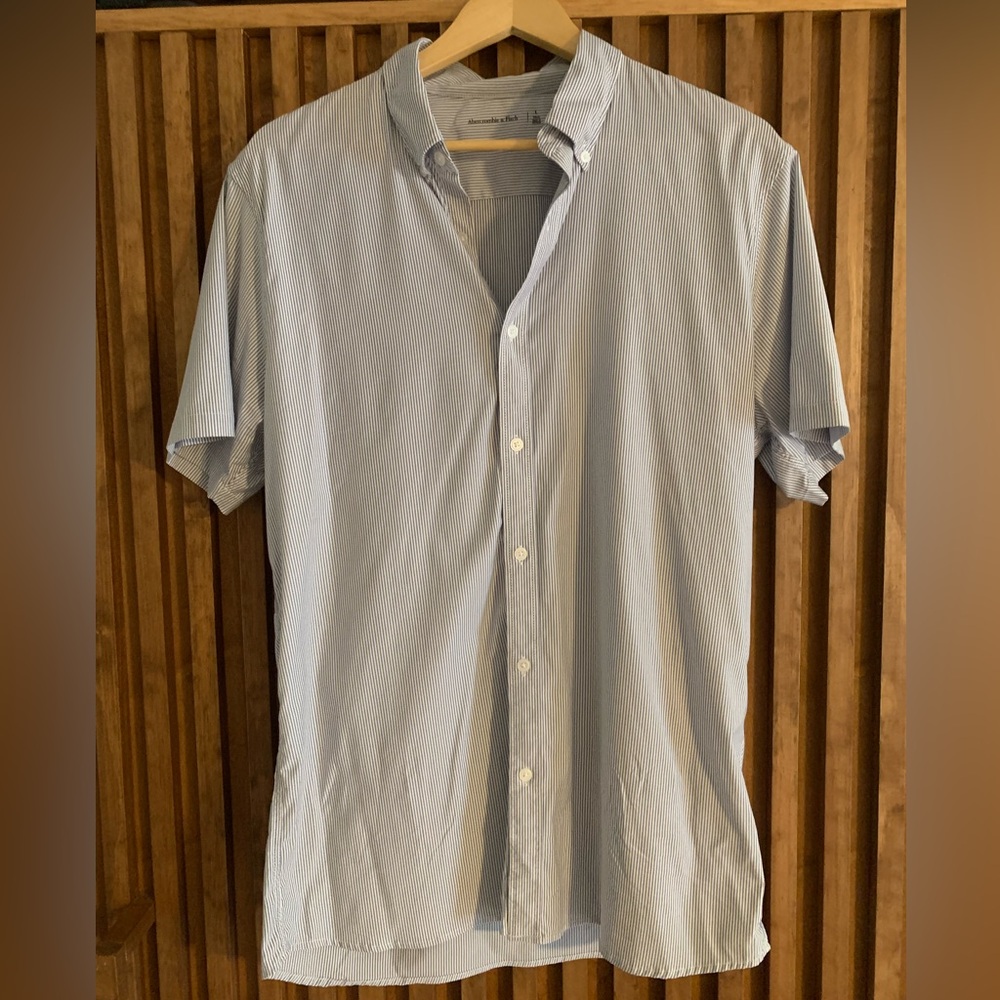 Abercrombie & Fitch short sleeve button down shirt. Size is Large Tall